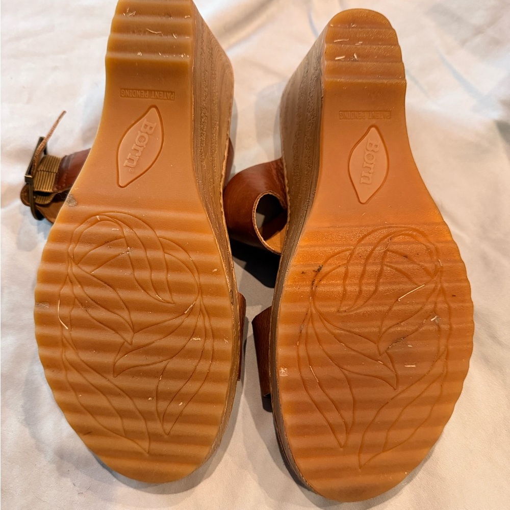 Born Women's Tan Leather Wedge Sandals size 9 - Picture 4 of 4